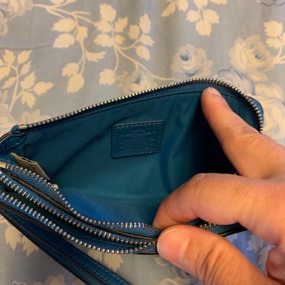 Coach Wristlet Double-Zipper Blue - Picture 5 of 10